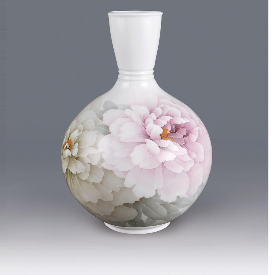 A Flourishing Splendour, porcelain vase by Chen Li